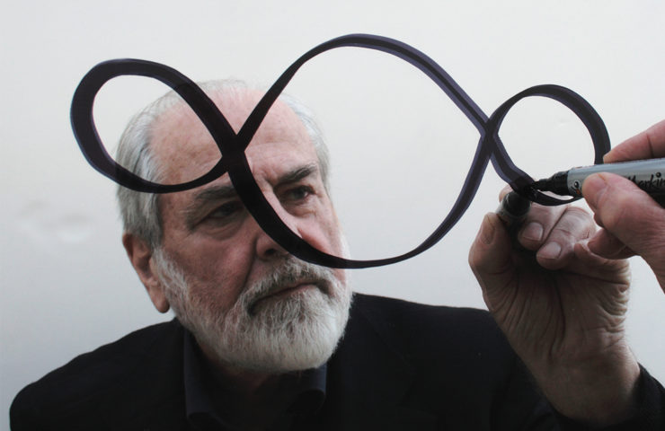 Image of Michelangelo Pistoletto drawing on a mirror
