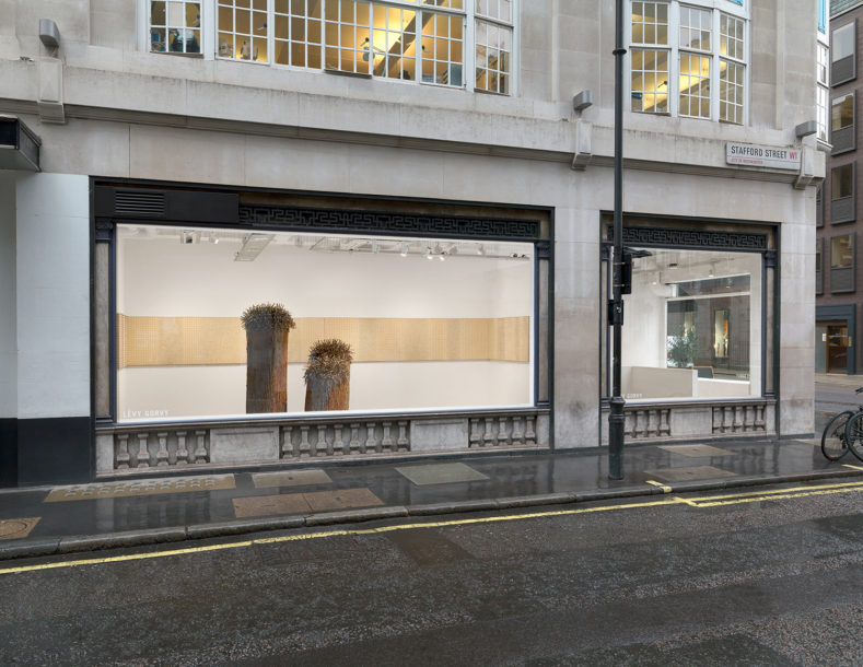 Exterior view of Castellani Sculpture at 40 Albemarle Street, Lévy Gorvy London