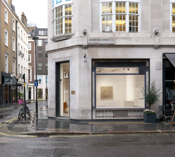 Exterior view of Castellani Sculpture at 40 Albemarle Street, Lévy Gorvy London