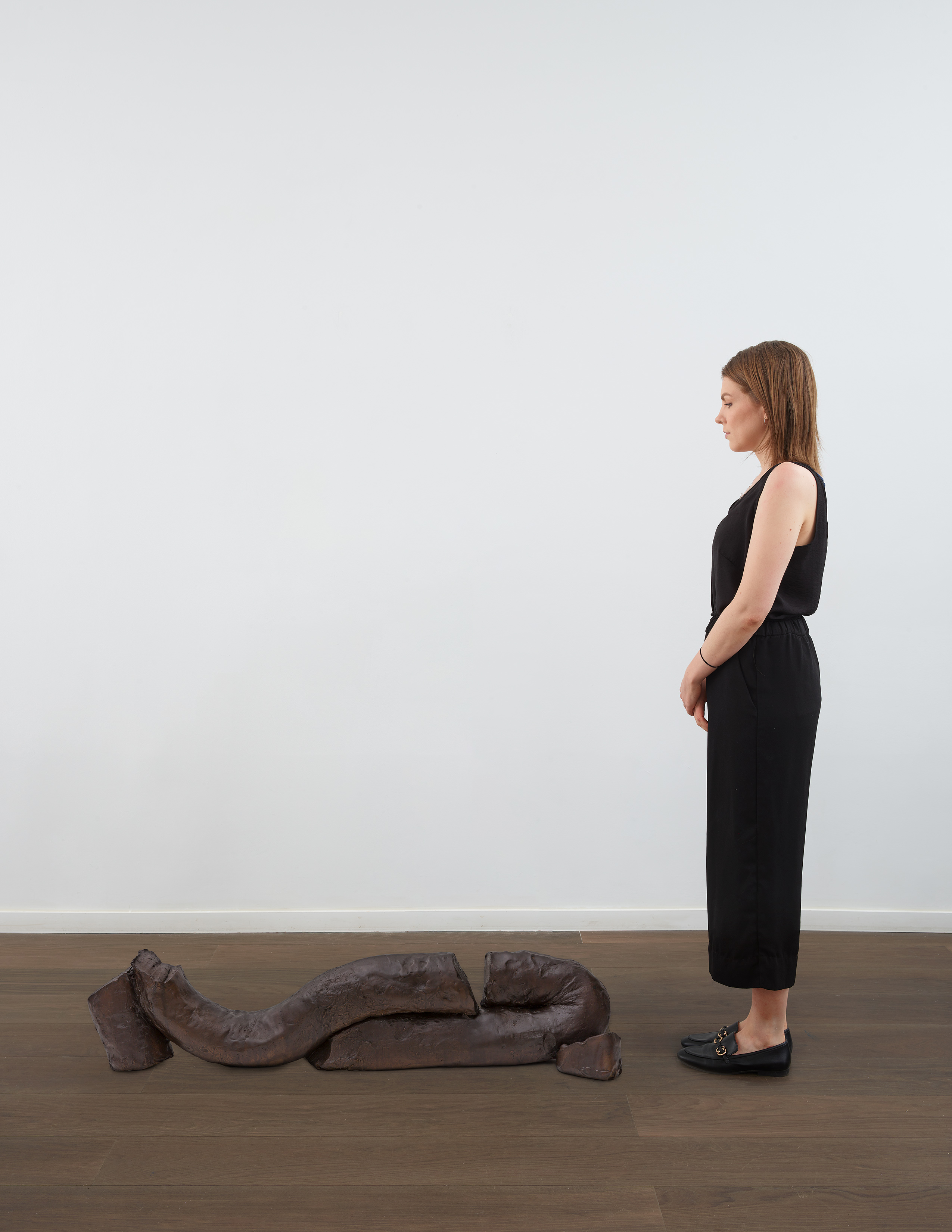 Scale view of Paulo Monteiro's Untitled sculpture